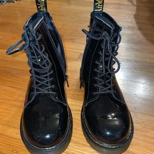 W 5(M 4) Doc Martens